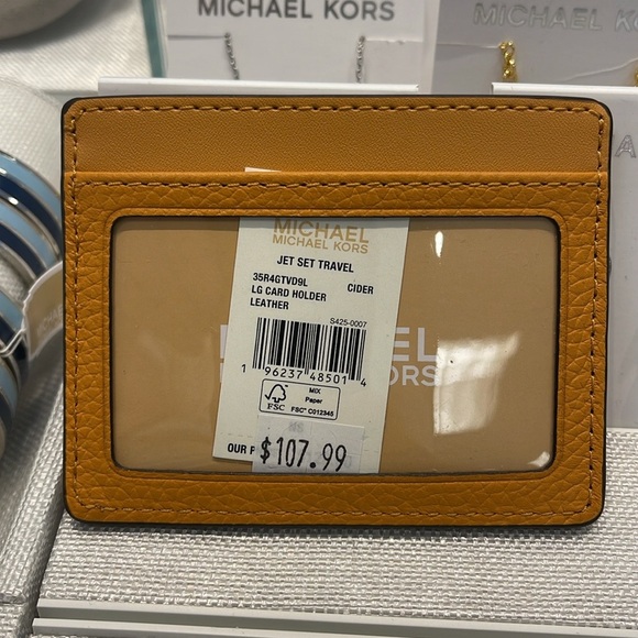 MICHAEL KORS
Large Pebbled Leather Card Holder Case
Cider
NWT - Picture 5 of 16